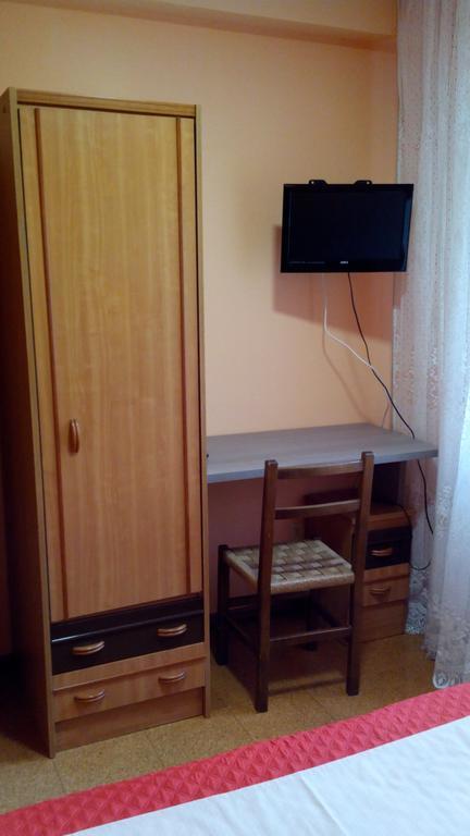 Pension Las Palmeras Lalin Exterior photo