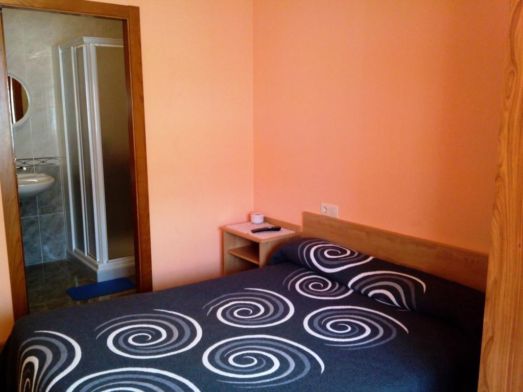 Pension Las Palmeras Lalin Room photo