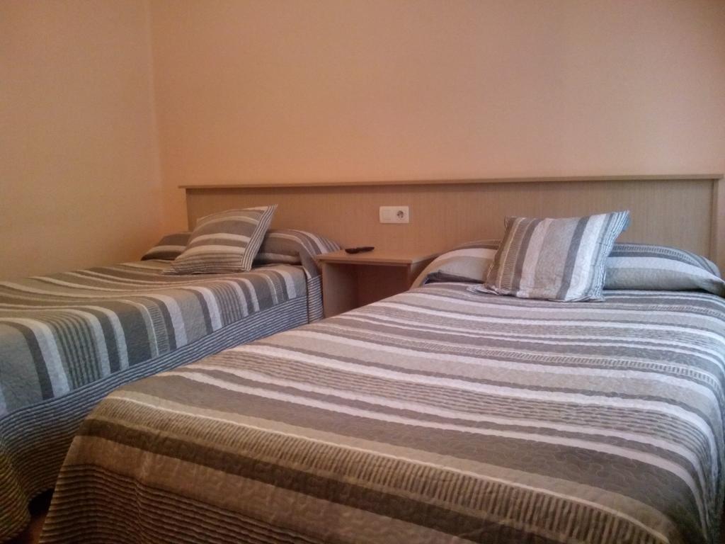 Pension Las Palmeras Lalin Room photo