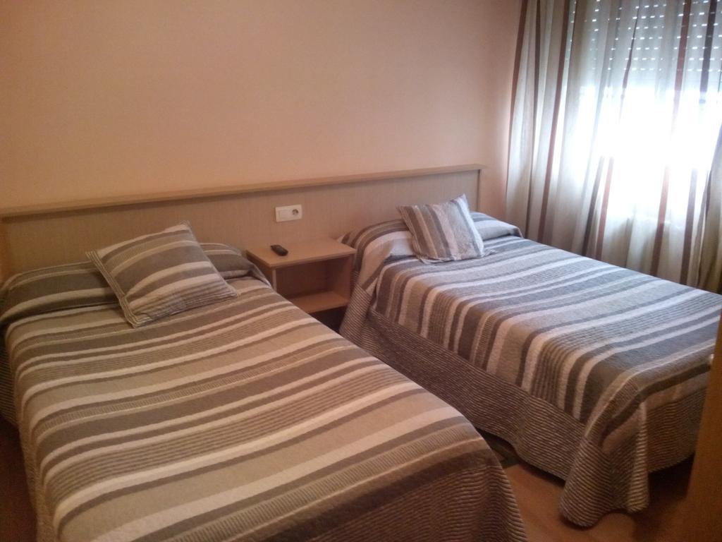 Pension Las Palmeras Lalin Room photo