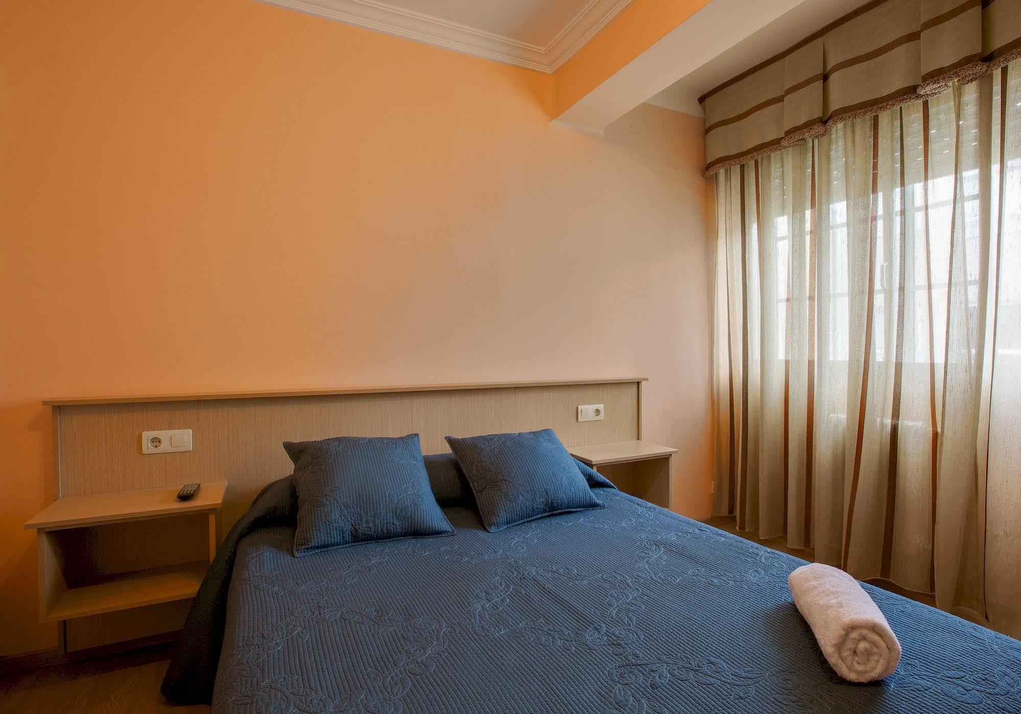 Pension Las Palmeras Lalin Exterior photo