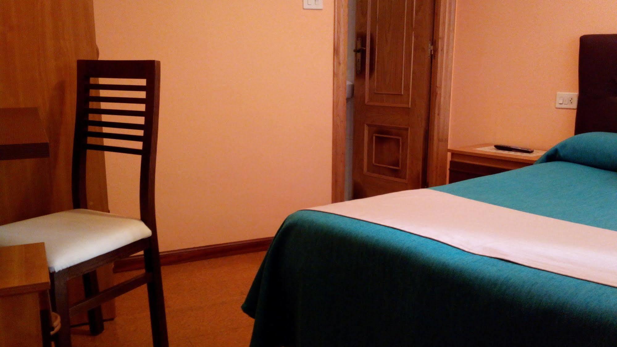 Pension Las Palmeras Lalin Exterior photo